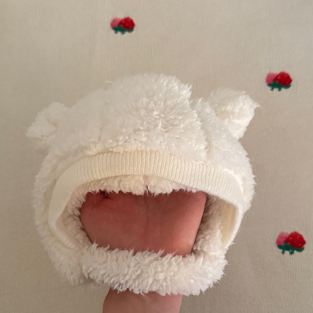 🎉5 for 🎉$20 (Baby)
Cozy White Kids Fleece Hat
